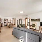 Centre Escape *