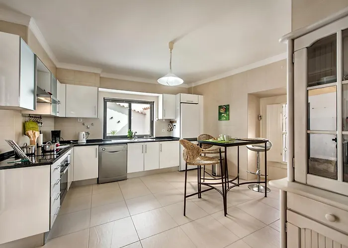 Apartment Centre Escape *